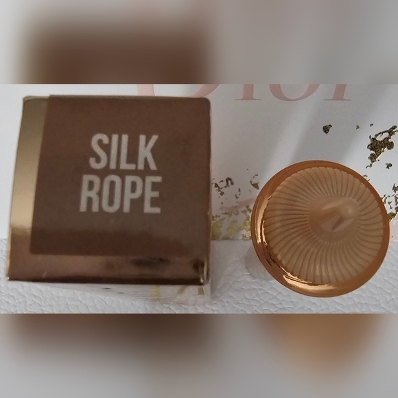 Jeffrey Star The Gloss "Silk Rope" - Picture 7 of 7